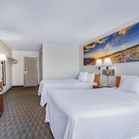 Days Inn By Wyndham Cambridge Buitenkant foto