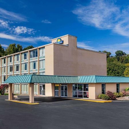 Days Inn By Wyndham Cambridge Buitenkant foto