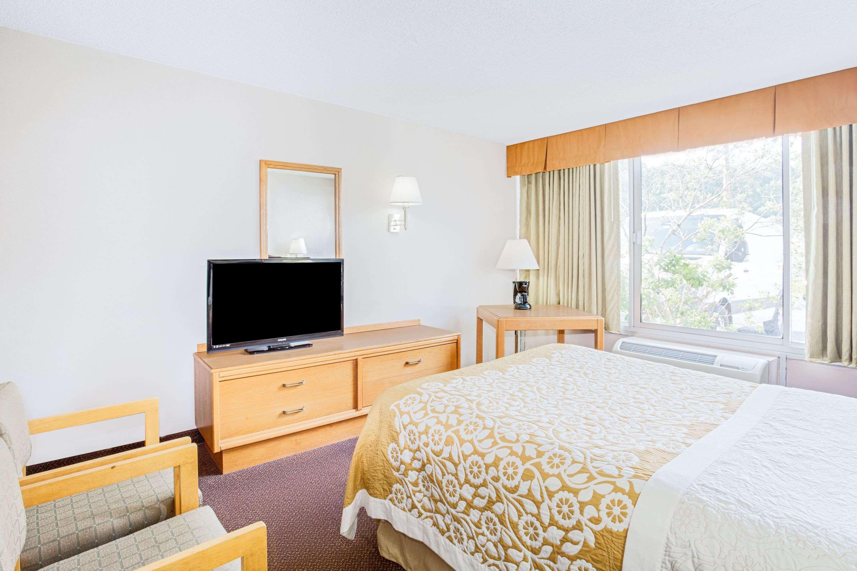 Days Inn By Wyndham Cambridge Buitenkant foto