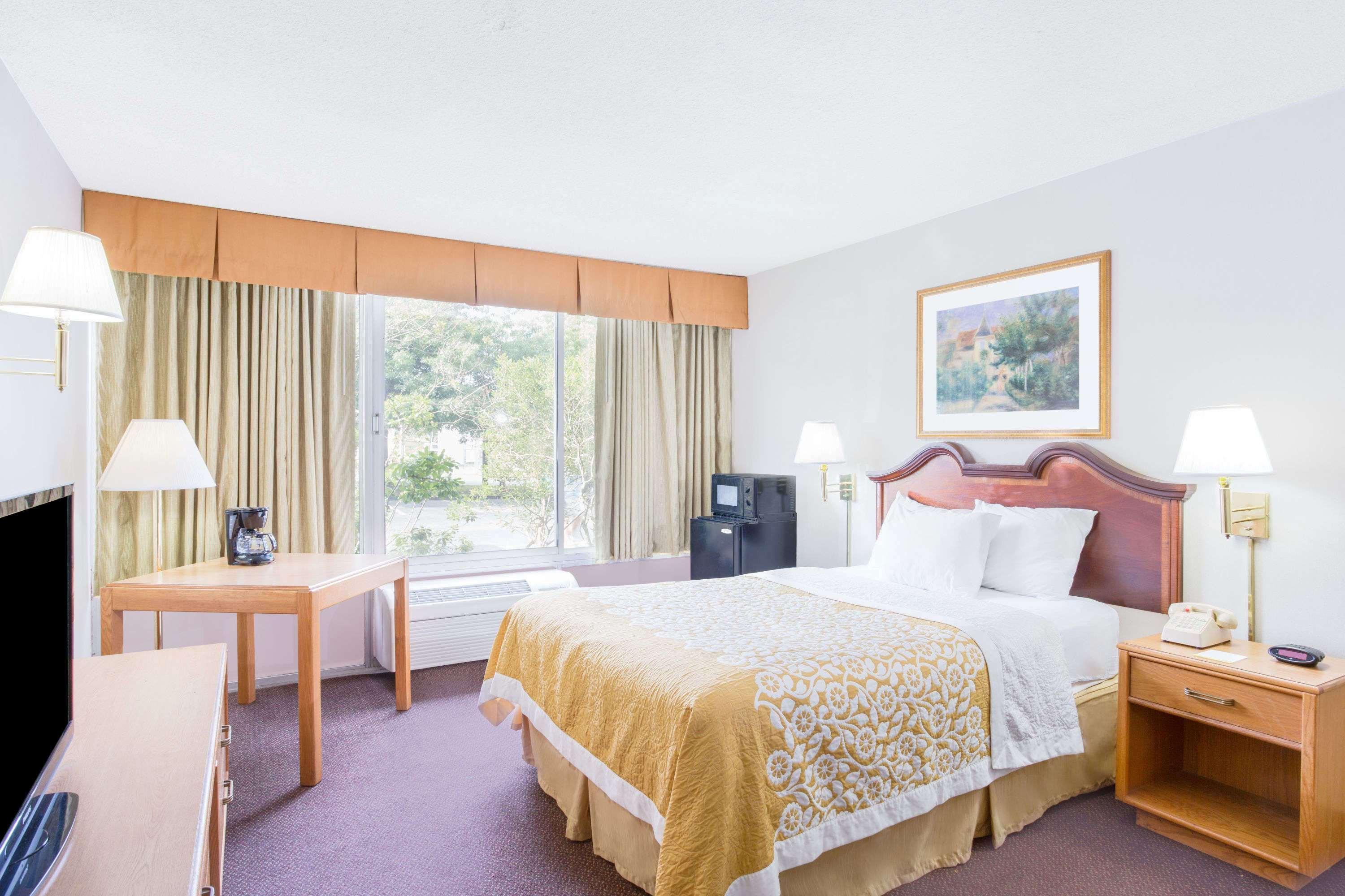 Days Inn By Wyndham Cambridge Buitenkant foto
