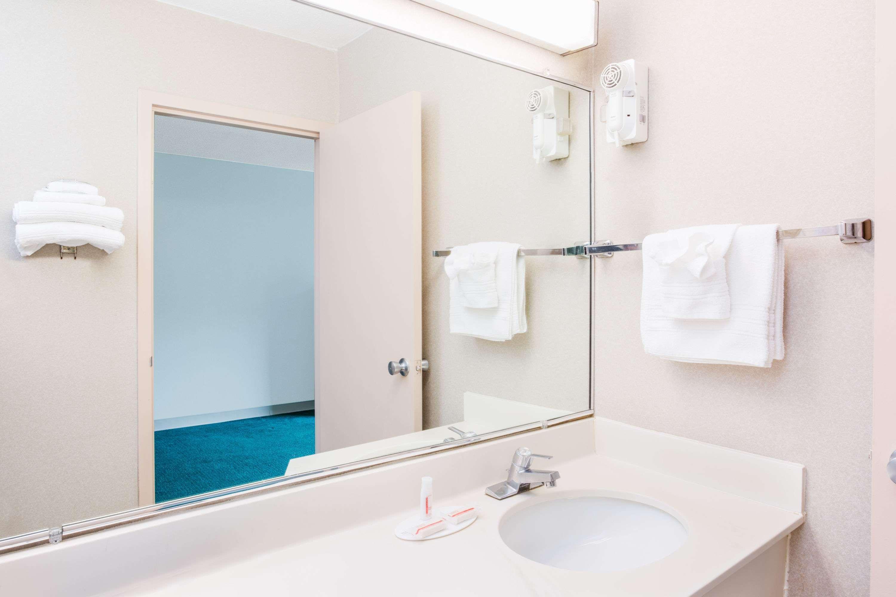 Days Inn By Wyndham Cambridge Buitenkant foto