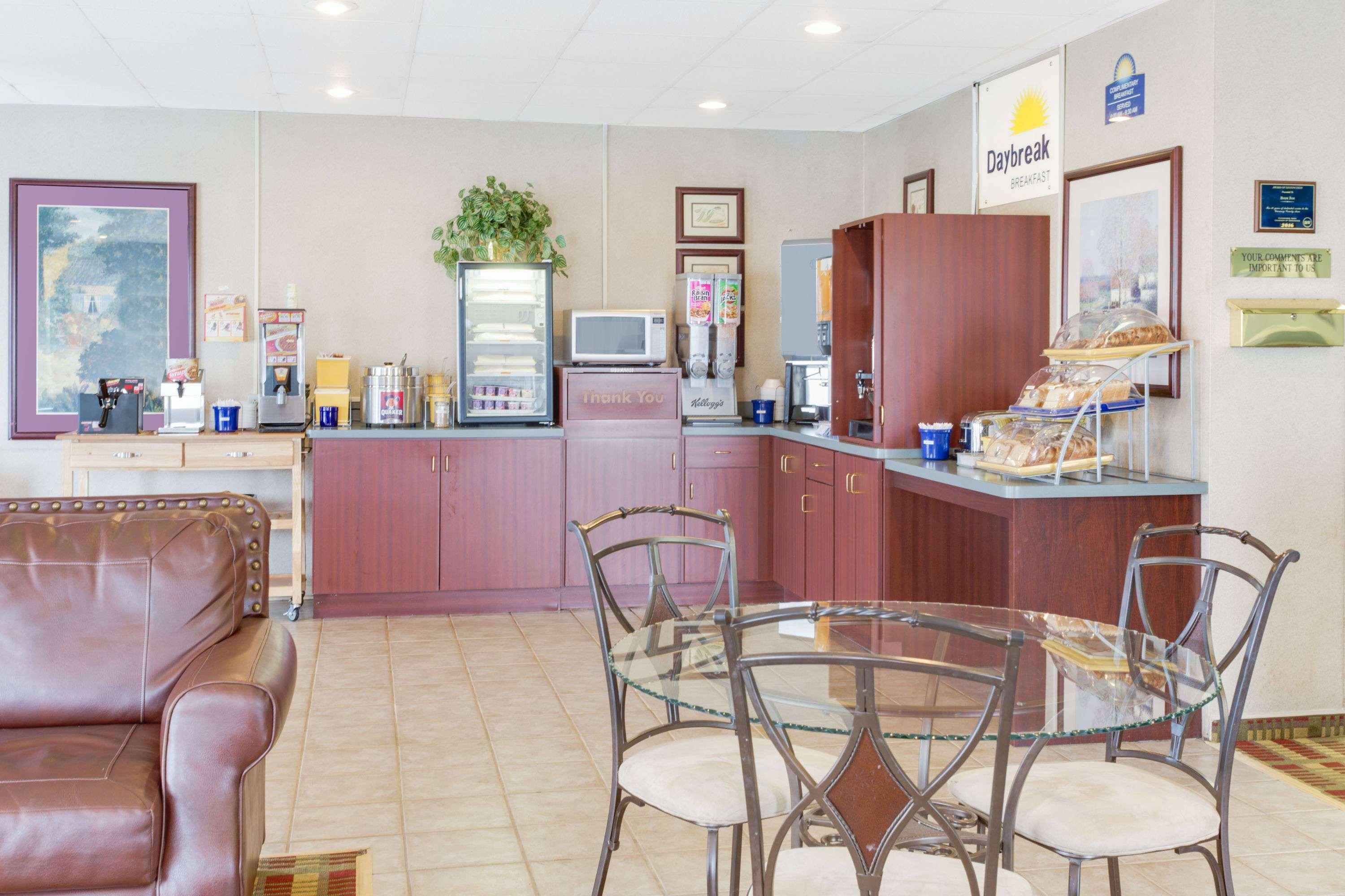 Days Inn By Wyndham Cambridge Buitenkant foto