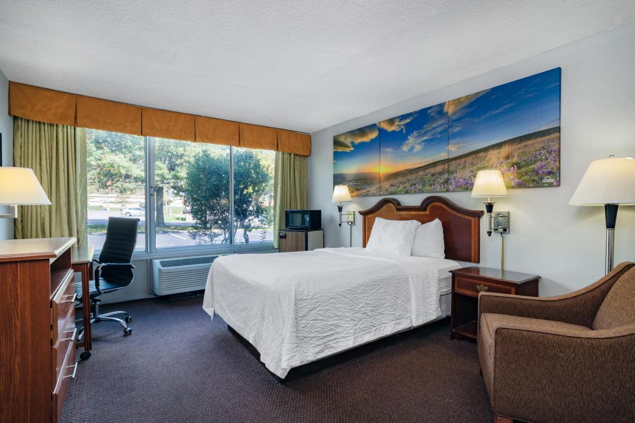 Days Inn By Wyndham Cambridge Buitenkant foto